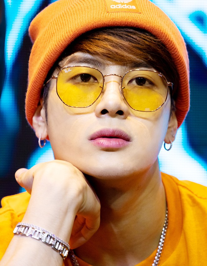 GOT7's Jackson Poses With Global Stars 