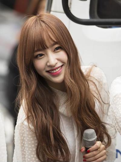 Exid's Hani Confirmed To Be In A Relationship With Psychiatrist Yang ...