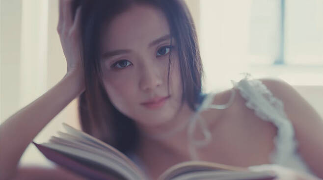 BLACKPINK's Jisoo Celebrates Solo Debut with 'ME' After 7 Years, Blossoming Like a 'Flower'