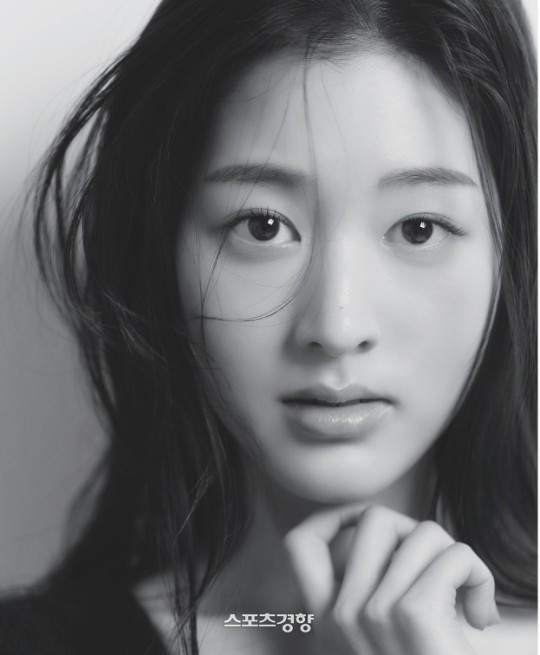 Jang Da-ah, Sister of IVE's Jang Won-young, Unveils Her Stunning Visuals in Exclusive Photoshoot Jang Da-ah, Sister of IVE's Jang Won-young, Unveils Her Stunning Visuals in Exclusive Photoshoot