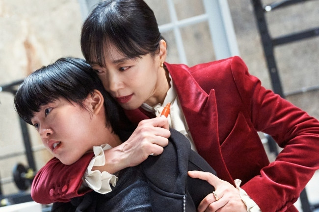 Killer Showdown: Jeon Do-yeon, Lee Ji-ah, and Keanu Reeves Face Off in a Triple Threat of Thrillers
