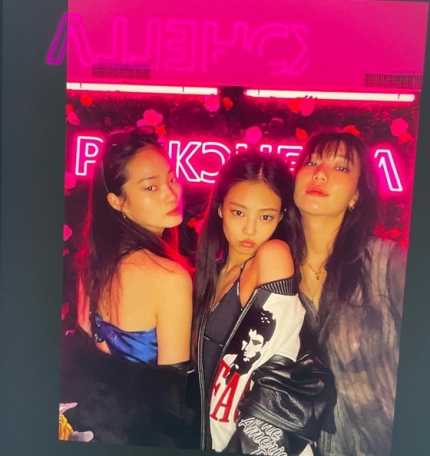 BLACKPINK's Jennie Shines with Model Friends, Showcasing Doll-like ...