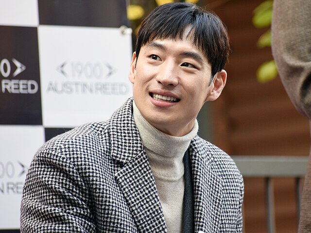 Lee Je-hoon Transforms into a Detective in the Prequel Drama 'Chief ...