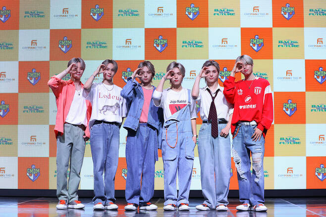 'Center Idol' Dreams: CMDM Takes Bold First Steps with Silver-Haired Debut