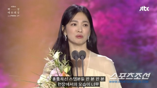 K-Pop Stars Dazzle at Awards Show: 'Million-Dollar' Jewelry Parade Turns Heads K-Pop Stars Dazzle at Awards Show: 'Million-Dollar' Jewelry Parade Turns Heads
