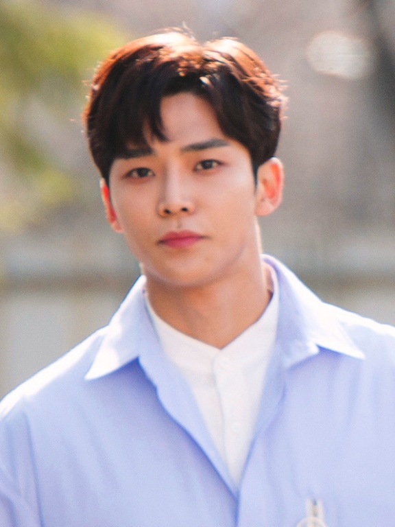 Rowoon's Departure From Sf9 Divides Fans: From 'actor Syndrome 