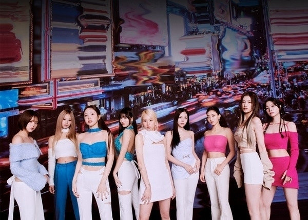 BLACKPINK and TWICE: The Veteran 'Sisters' Playing in a League of Their Own BLACKPINK and TWICE: The Veteran 'Sisters' Playing in a League of Their Own