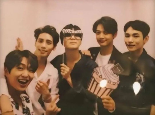 SHINee's Taemin Commemorates 15th Anniversary With Heartwarming Group Photos, Including Late Jonghyun