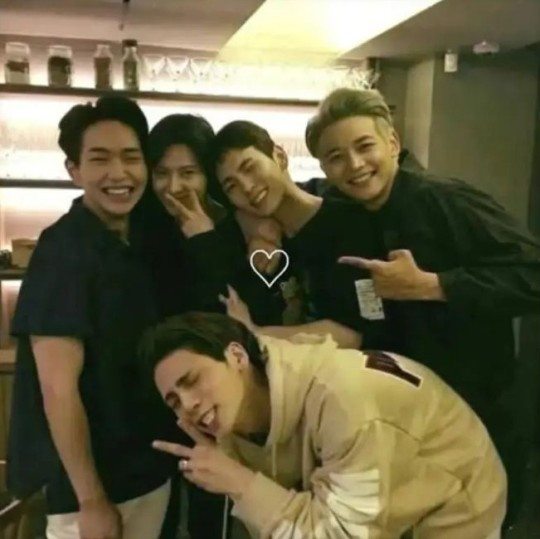 SHINee's Taemin Commemorates 15th Anniversary With Heartwarming Group Photos, Including Late Jonghyun SHINee's Taemin Commemorates 15th Anniversary With Heartwarming Group Photos, Including Late Jonghyun