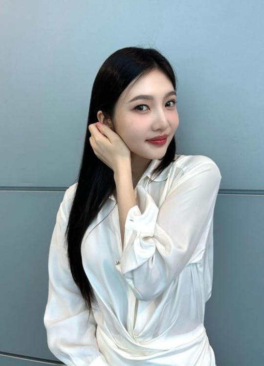 Joy of Red Velvet Overcomes Health Issues, Dazzles in Elegant Mini Dress Worth $500 Joy of Red Velvet Overcomes Health Issues, Dazzles in Elegant Mini Dress Worth $500