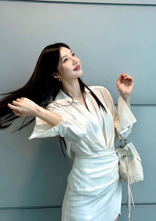 Joy of Red Velvet Overcomes Health Issues, Dazzles in Elegant Mini Dress Worth $500 Joy of Red Velvet Overcomes Health Issues, Dazzles in Elegant Mini Dress Worth $500