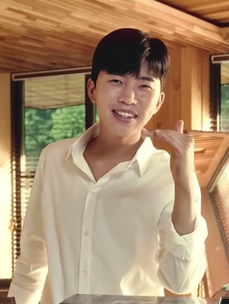 Lim Young-woong's Spectacular 7th Debut Anniversary: 76 Trophies in 3 Years & Million-seller Milestone!