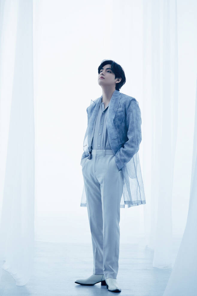 BTS V's Solo Debut 'Layover': A Collaboration with Min Hee-jin for the ARMY BTS V's Solo Debut 'Layover': A Collaboration with Min Hee-jin for the ARMY