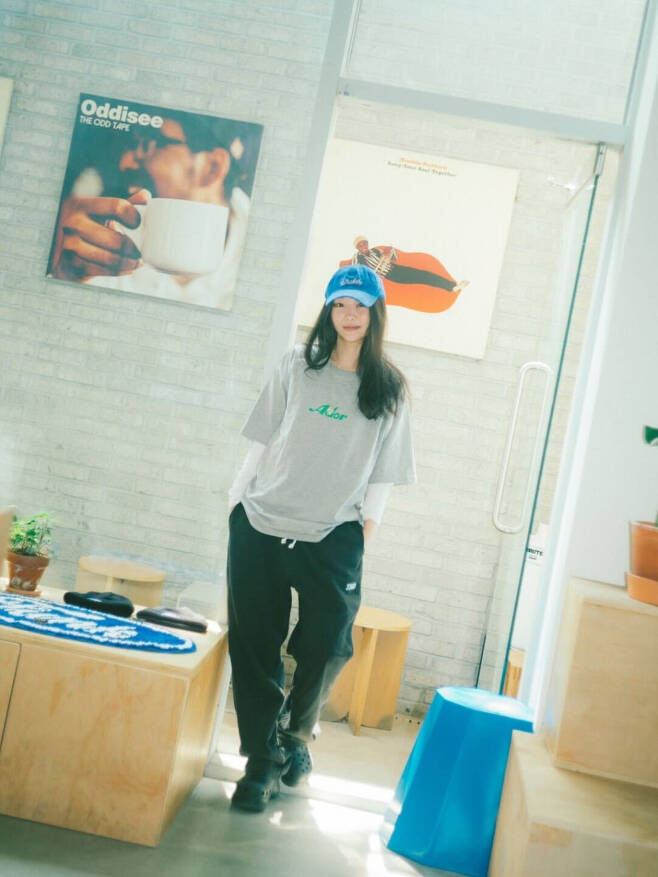 BTS V's Solo Debut 'Layover': A Collaboration with Min Hee-jin for the ARMY BTS V's Solo Debut 'Layover': A Collaboration with Min Hee-jin for the ARMY