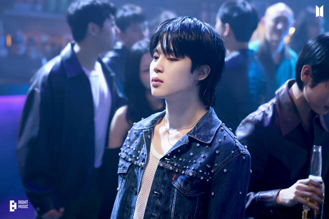 BTS Jimin Achieves First Korean Solo 'Gold Single' in Canada in a Decade with 'Like Crazy'