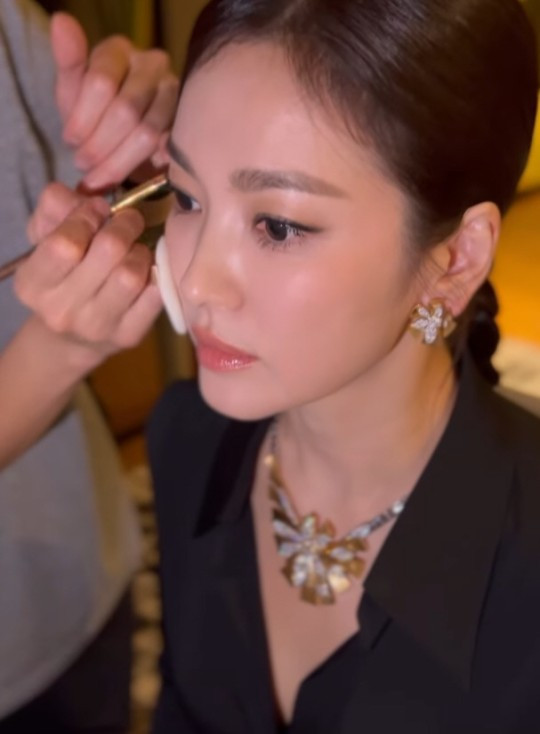 Song Hye-kyo's Stunning Beauty: Even More Captivating in Close-up