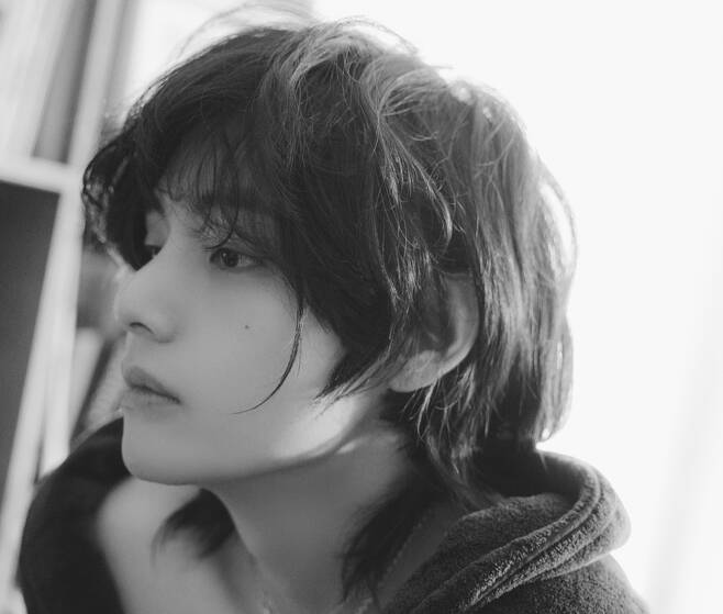 BTS V's 'Slow Dancing' Achieves Longest K-Pop Solo Charting in UK Official Charts