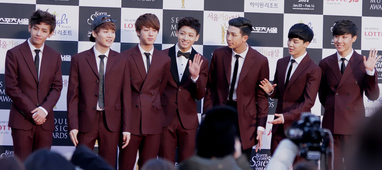 Bangtan Boys at Seoul Music Awards on January 23, 2014. From left to right: V, Suga, Jin, Jungkook, Rap Monster, Jimin and J-Hope.