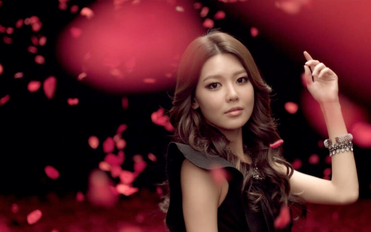 Girls’ Generation’s Sooyoung Shares She Earned Wisdom In Her 20s, Will Spend Wisely Her 30s