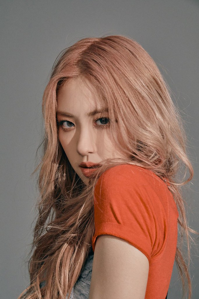 Read Blackpink S Rose Experiences A Chilling Occurrence During Her Live Stream