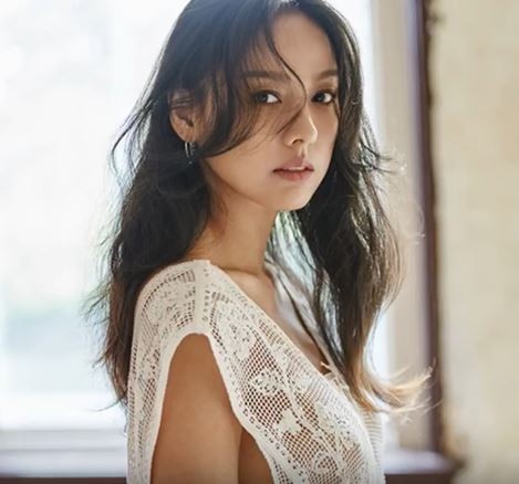 Lee Hyori Graces Harper's Bazaar Magazine