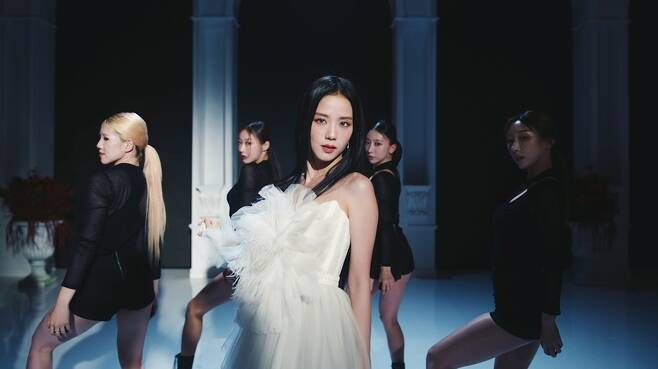 BLACKPINK Jisoo Wows Fans with Solo Dance Performance in 'Flower'