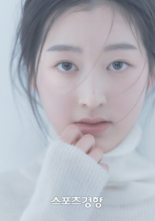 Jang Da-ah, Sister of IVE's Jang Won-young, Unveils Her Stunning Visuals in Exclusive Photoshoot