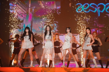 Rising 4th-Gen K-Pop Girl Groups Solidify Global Popularity with International Tours