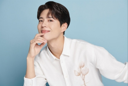 Park Bo-gum Joins 'Raoul Dufy: The Melody of Colors' Exhibition as Audio Docent