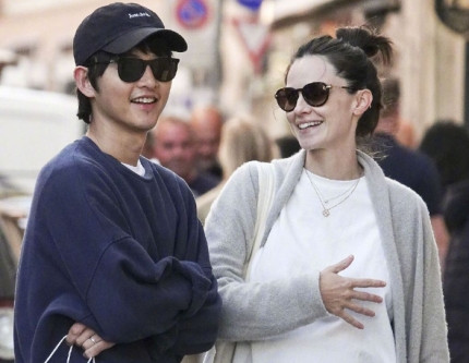 Song Joong-Ki Enjoys a Picturesque Cannes Date with His Pregnant Wife ...