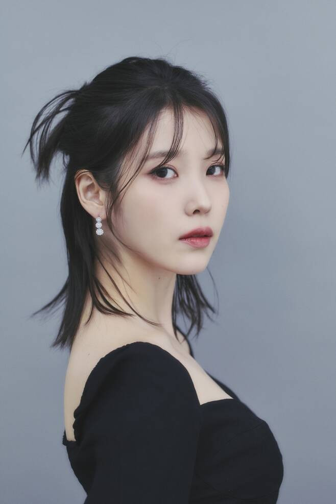 IU