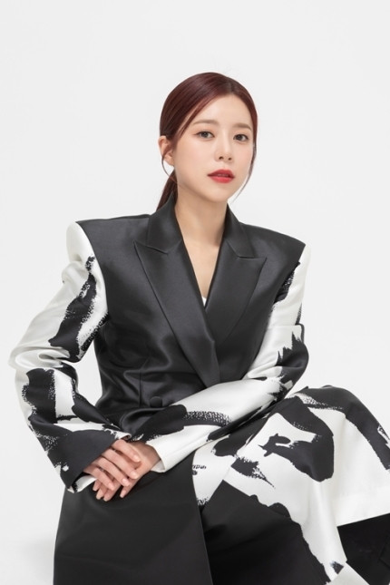 Yang Ji-eun to make a comeback on May 4, releasing her first mini-album 