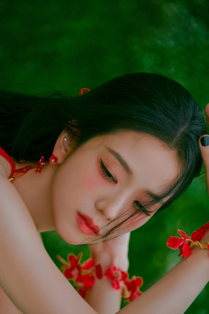 BLACKPINK's Jisoo Sets New Record with 'FLOWER' Surpassing 100 Million Spotify Streams in Shortest Time