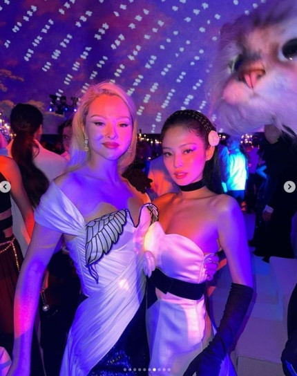BLACKPINK Jennie Meets 'Aura Lookalike' Devon Aoki at the Met Gala: 'My First Met Story'