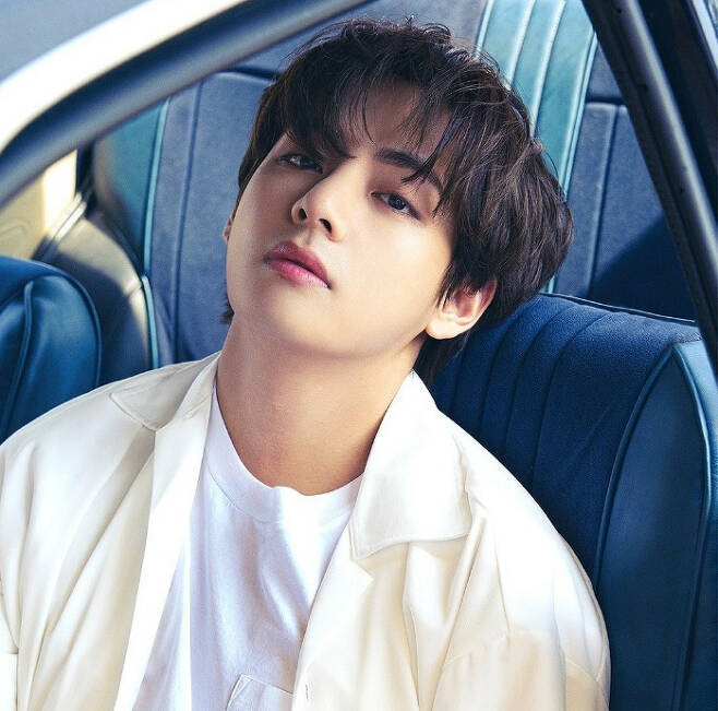 BTS V's Recommended Tune Tops Billboard's 'Hot Trending Songs' Chart: Power of Influence