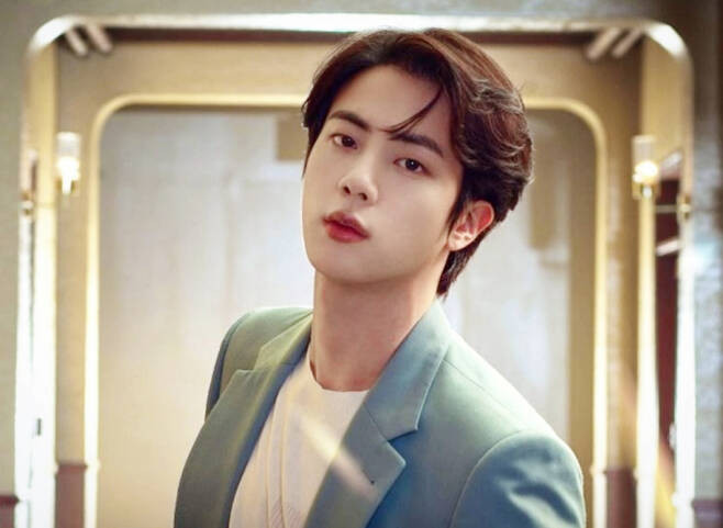 BTS's Jin Shines as 'The Astronaut' Tops Charts: A Record-Breaking 22 Weeks on Hungary's 'Single Top 40'