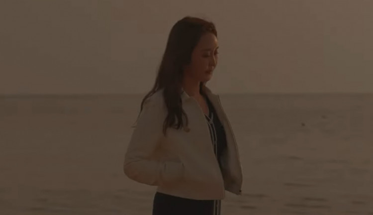 The Multifaceted Songstress: Lee Halyn's Journey Through Various Professions to Sing Her Truth