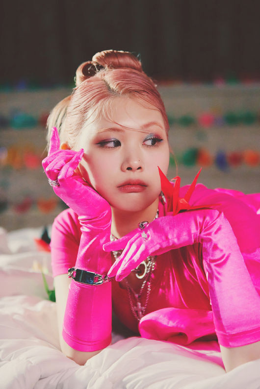 Fourth-Generation Vocal Powerhouse, Purple Kiss's Swan, Becomes the New Muse for Sensational Producer, Jung Key