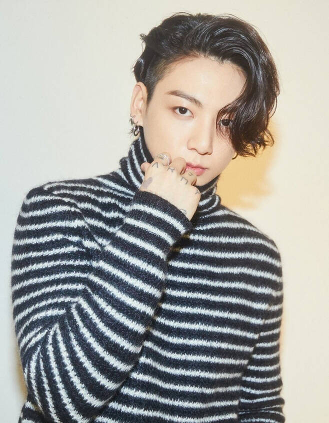 BTS Jungkook Reigns Supreme on U.S. Amazon with 'Still With You' and 'My You', Dominating the Best-Seller Rankings 1st and 2nd Place