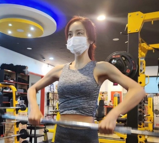 Cho Min Ah claims she was bullied by her Jewelry members, saying she was treated like an ashtray