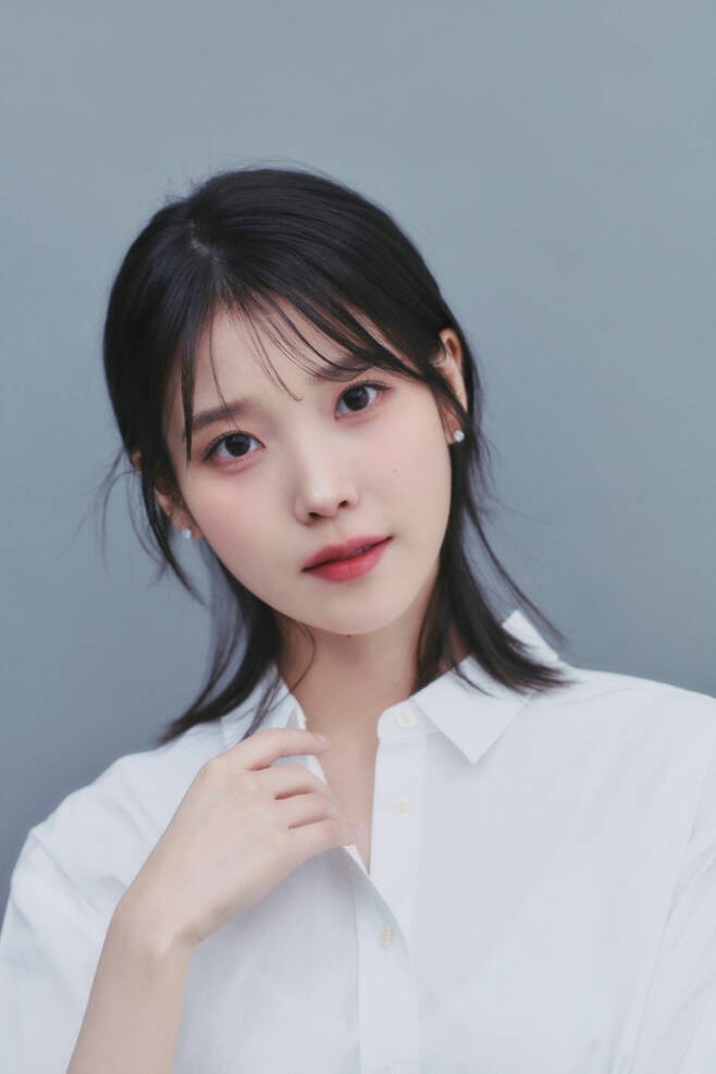 K-pop Star IU Takes a Firm Stand Against Rumors and Slander: 'Will Hold Them Accountable to the End'