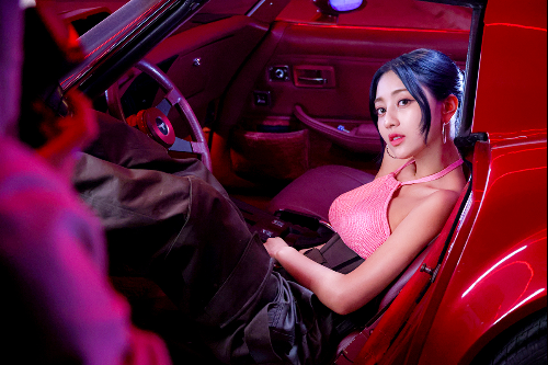 TWICE Jihyo Unveils Behind-the-Scenes of 'Killin' Me Good' MV: A Glimpse into Her Captivating Charisma