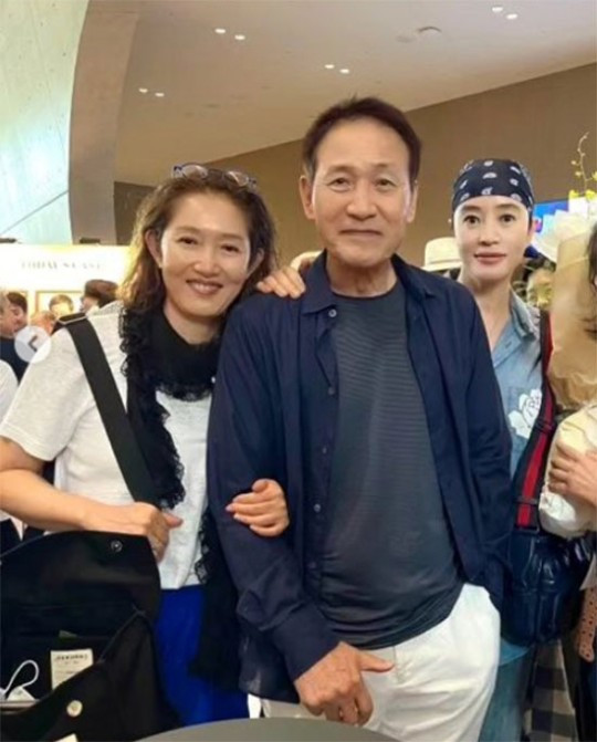 Actor Ahn Sung-ki Radiates Health After Battling Blood Cancer: Spotted with Kim Hye-soo and Jung Kyung-soon