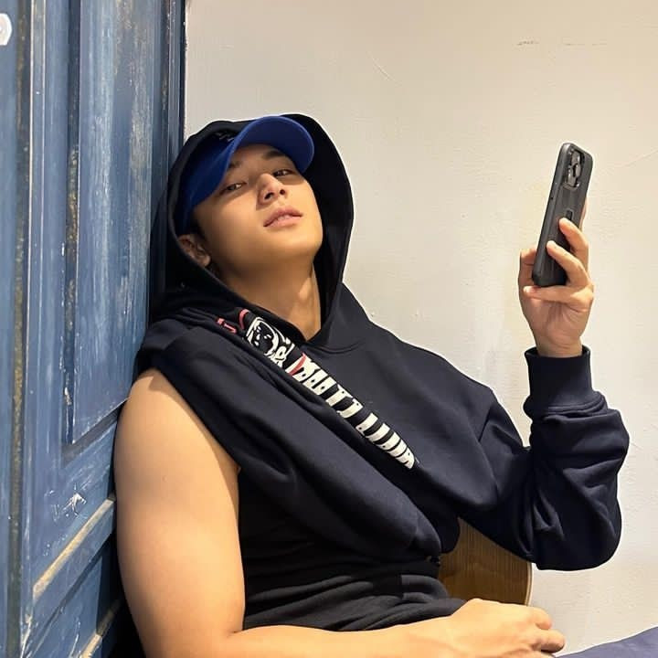 SEVENTEEN Mingyu's Return to Instagram: A Fashion Mishap or a Deliberate Style Statement?