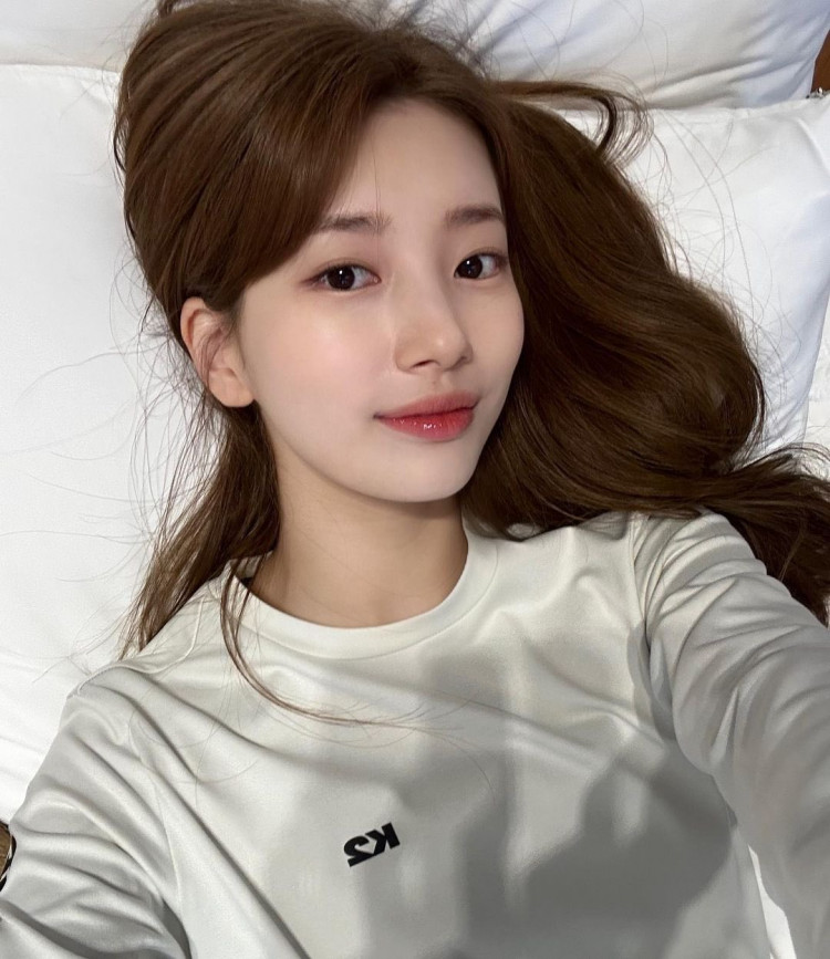 South Korea's Timeless Beauty: Suzy Bae's Viral Selfie Sets Social Media Ablaze