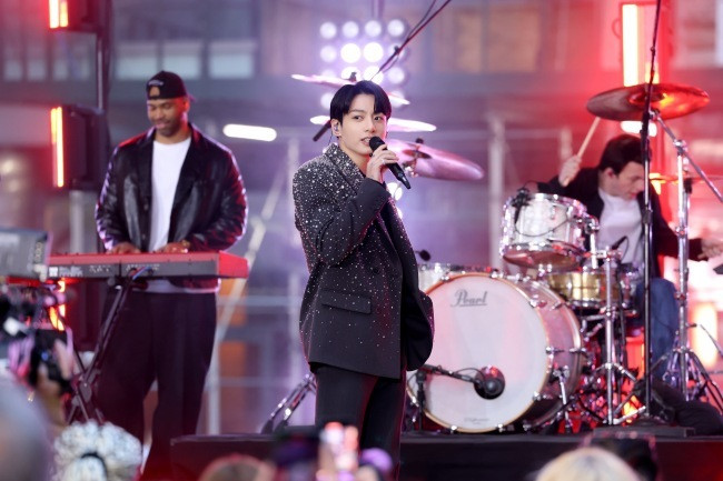 BTS Jungkook Lights Up New York Morning with Golden Performance on NBC's 'Today Show'