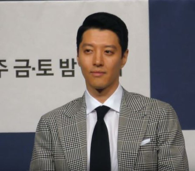 Actor Lee Dong-gun Opens Up About His Divorce with Jo Yoon-hee and the Aftermath