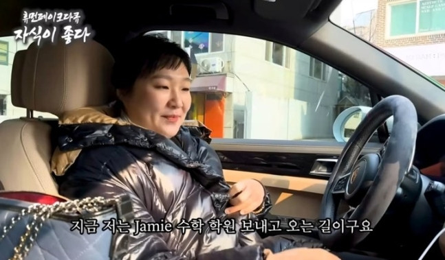 Comedian Lee Su-ji Avoids Han Ga-in Controversy While Showing Support for Kyung Soo-jin