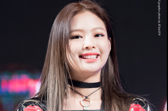 Look: BLACKPINK's Jennie Looks Dazzling With Lovely Freckles While ...